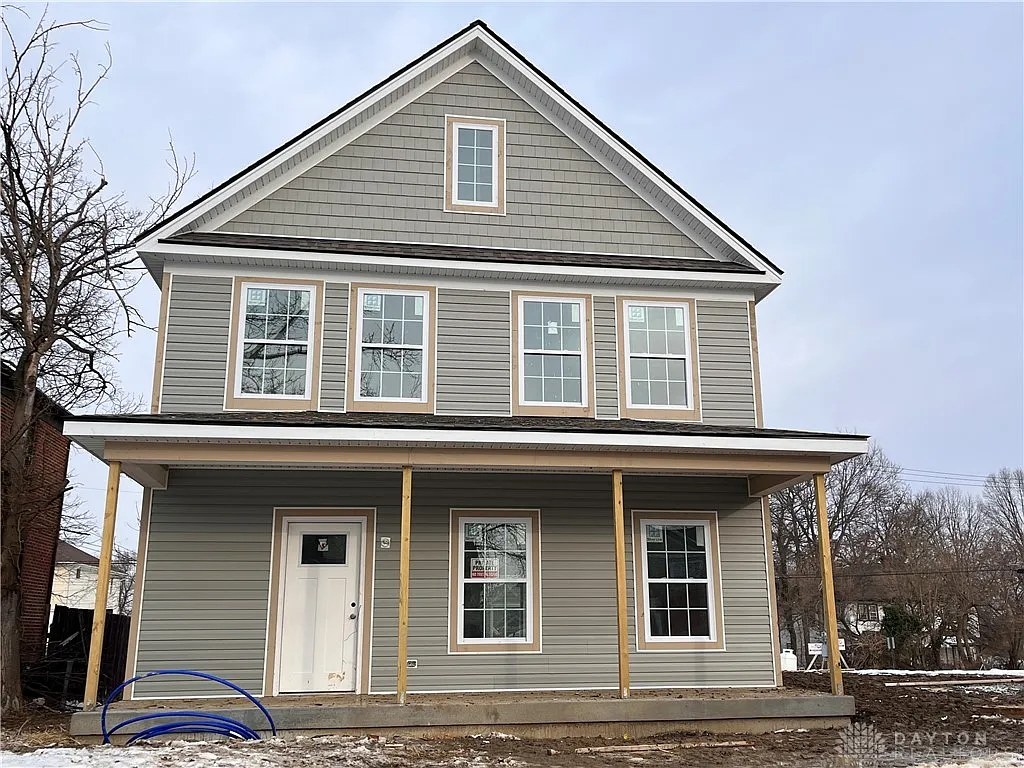2068 Ravenwood Ave photo 1