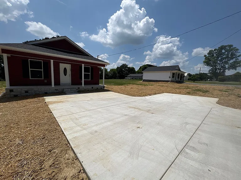 103 Hummingbird Dr — Photo 3