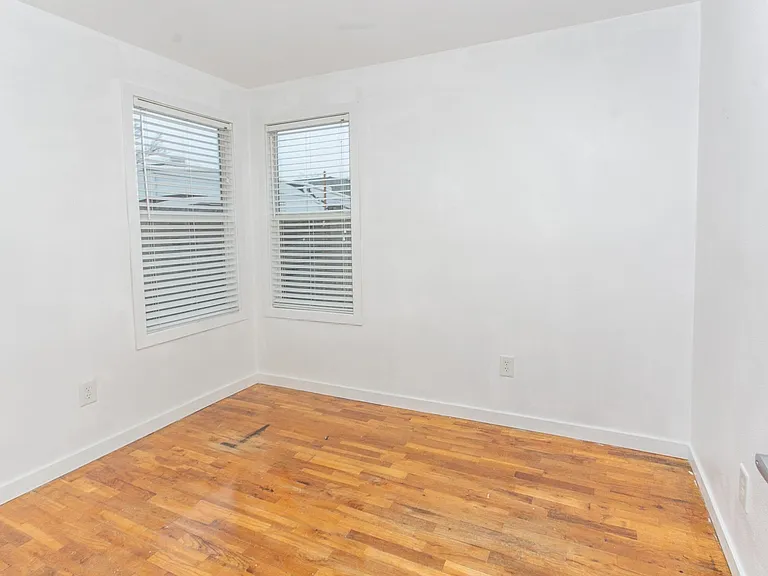 724 S Margaret St — Photo 8