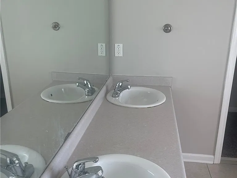 425 Dunblane Way — Photo 13