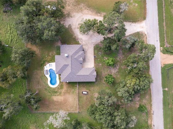 1672 Watterson Rd, Red Rock, TX 78662