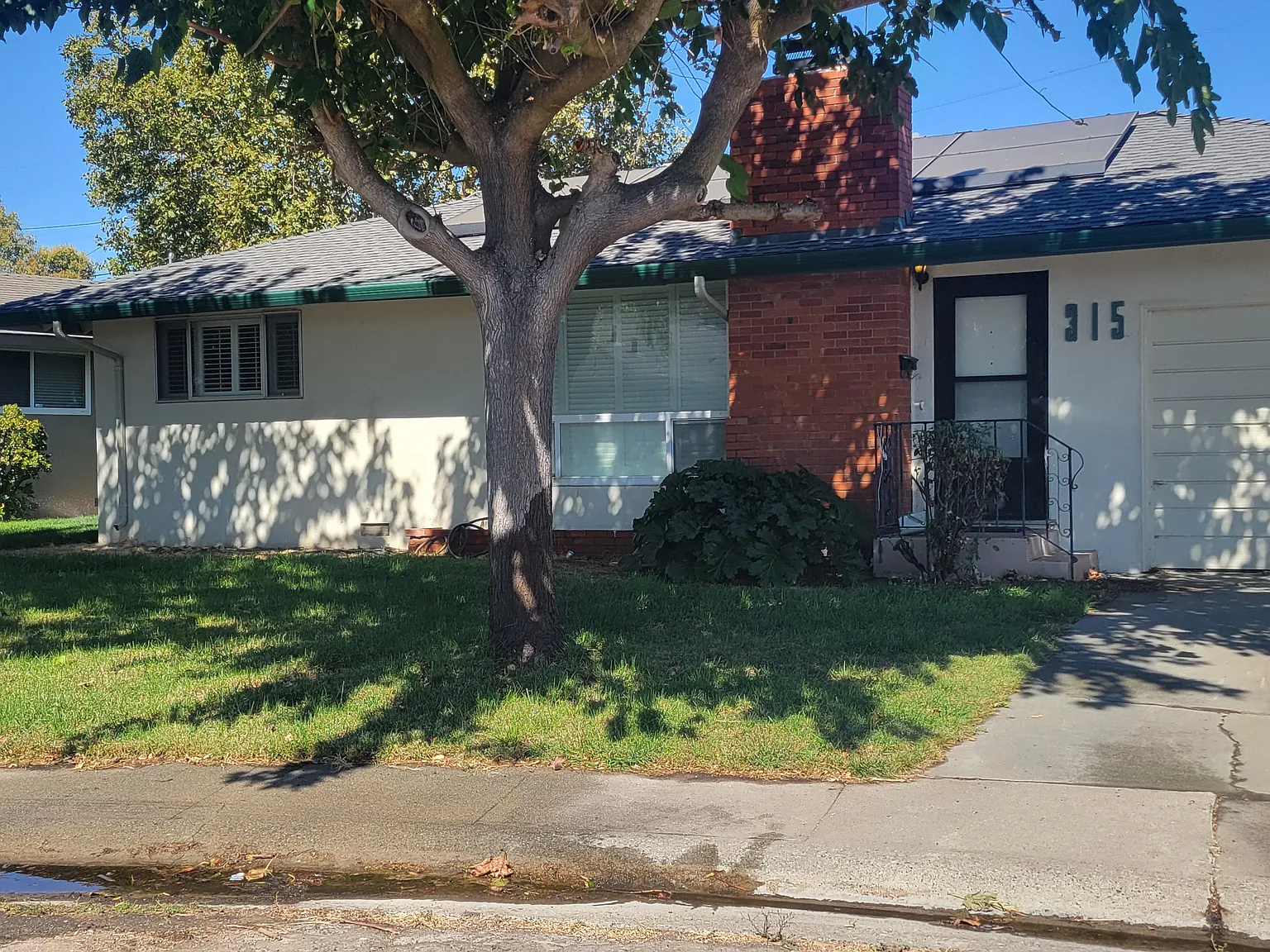 3 bed, 2.5 bath, 1920 sqft, $2,650 — Photo 1