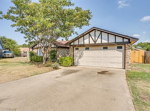 3rd image of 7043 Cleburne Ct