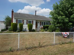 820 N Indiana Avenue, Lindenhurst, NY 11757