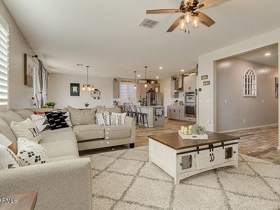 4th image of 1028 W Canyonlands Ct