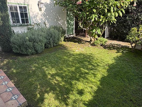 3rd image of 2735 1/2 Clyde Ave