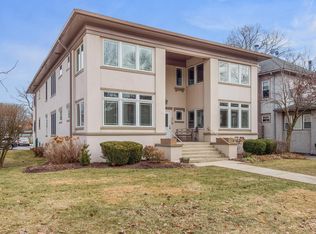 145 Barrypoint Rd APT 2S, Riverside, IL 60546