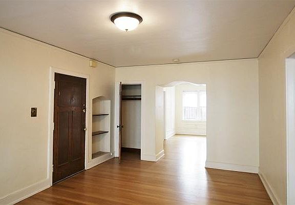 2nd image of 1810 N Farwell Ave APT 7