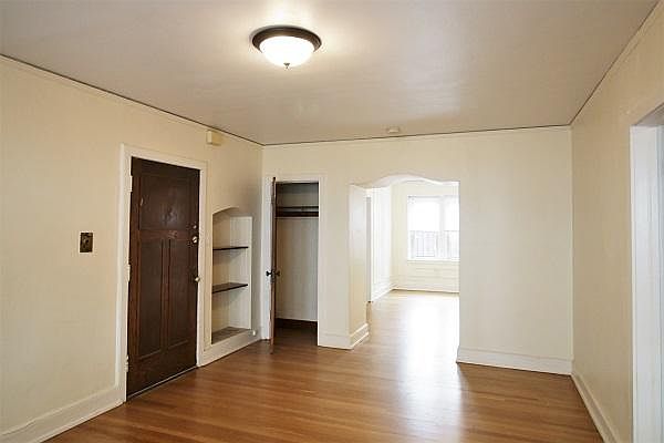 1st image of 1810 N Farwell Ave APT 9