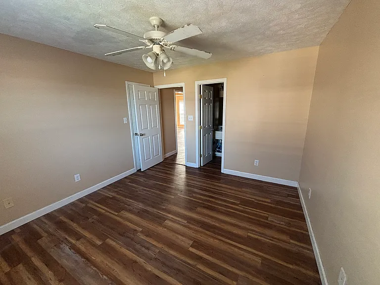 587 Mitchell St — Photo 16