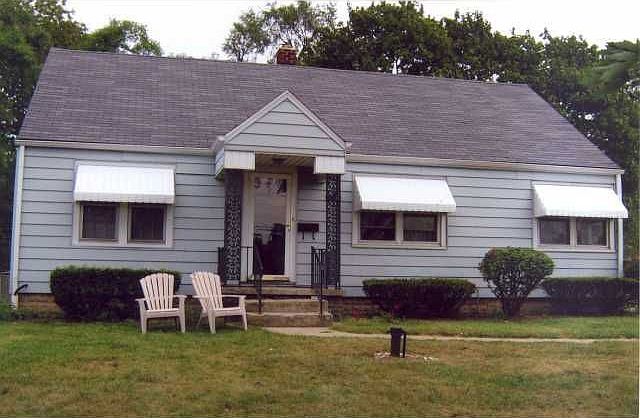 1st image of 3904 N Rosewood Ave