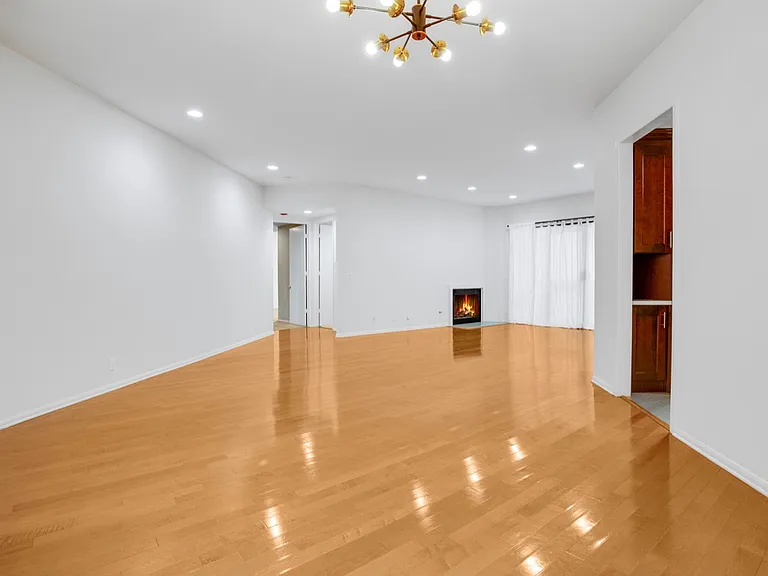 11628 Montana Ave #207 — Photo 14