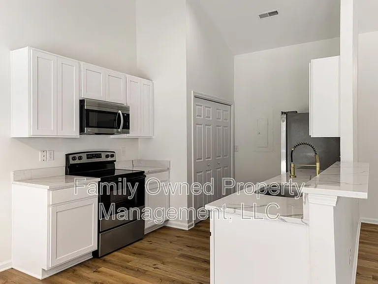 5208 Copley Cir — Photo 13