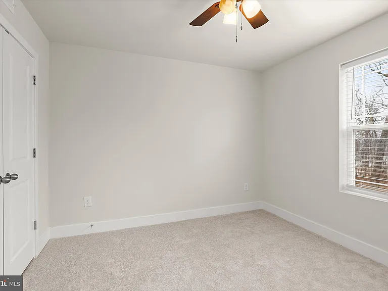 304 Sweetbay Rd — Photo 31
