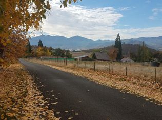 3265 Marigold Ln, Medford, OR 97504