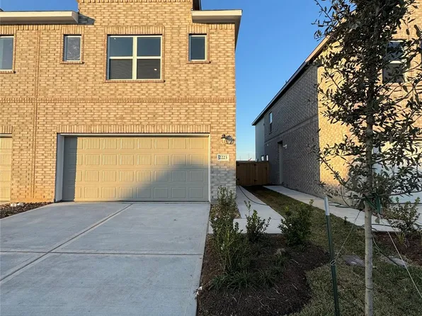 2151 Salinas Dr, Rosharon, TX 77583