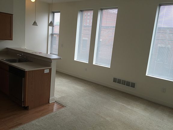 3rd image of 457 Washington Ave APT 3