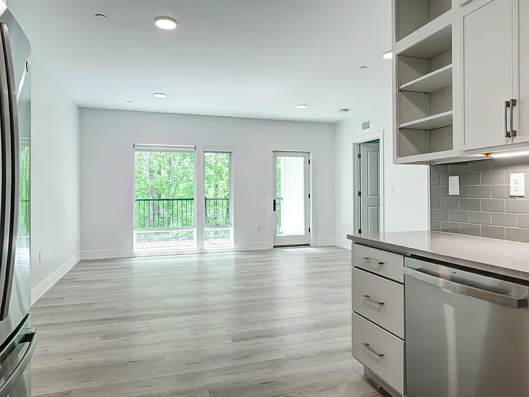 2059 Lafayette Rd #203 — Photo 8