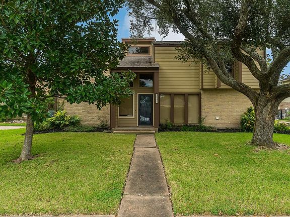 2nd image of 15139 Diana Ln