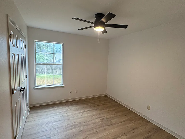 3914 Green Mountain Dr — Photo 5