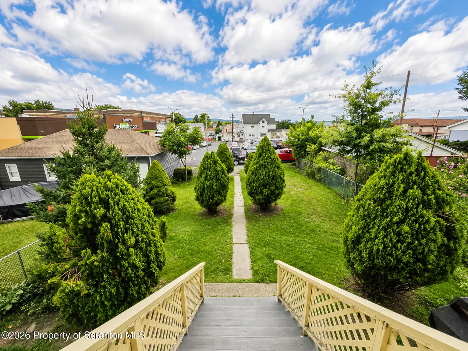 4 bed, 1.0 bath, 1400 sqft, $1,550 — Photo 4