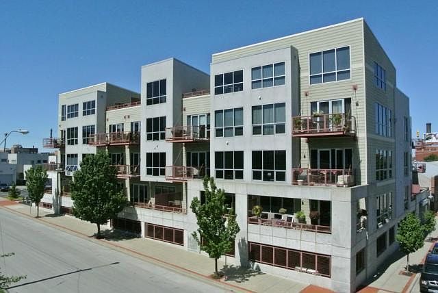 1st image of 522 Locust St #204