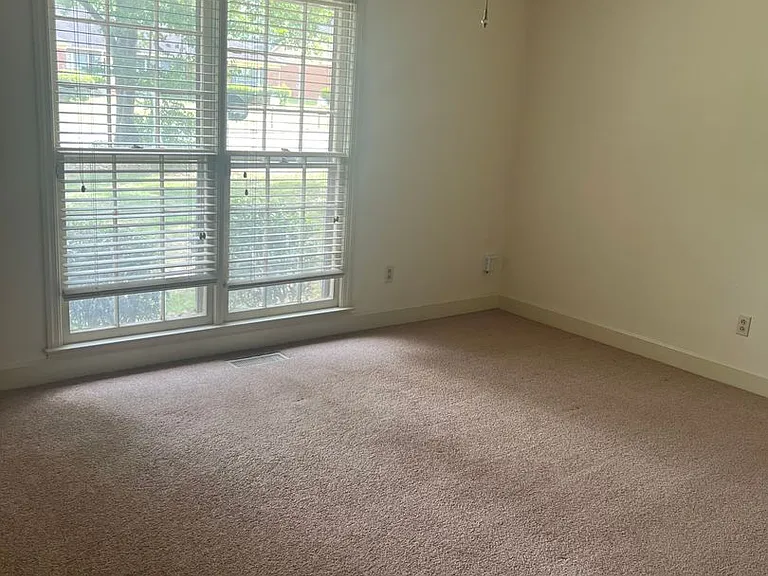 1919B Buck Ln — Photo 6