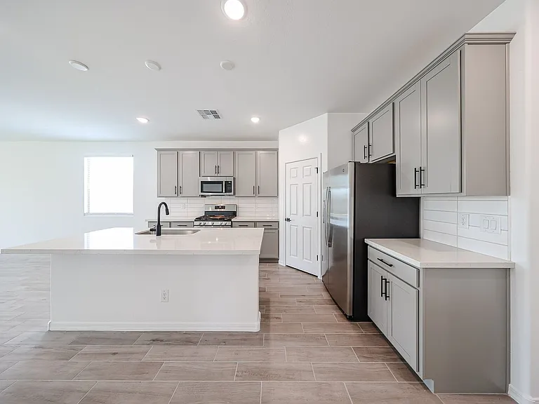 5633 W McNeil St — Photo 16