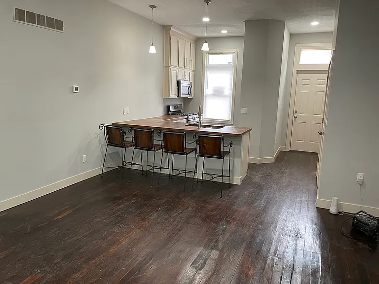 2239 Flora St — Photo 3