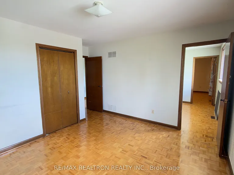589 Sheppard Ave E — Photo 5