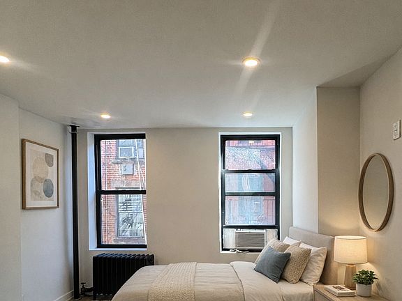 5th image of 119 Baxter St APT 3F