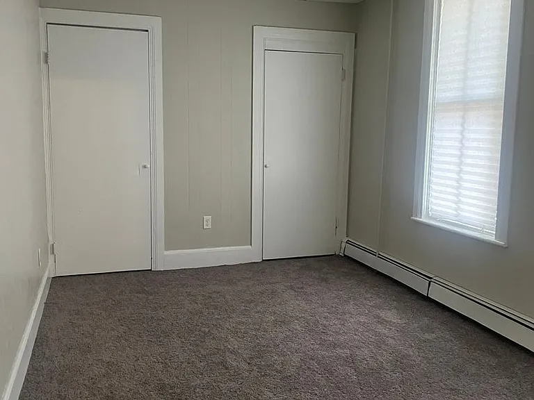 404 E Market St — Photo 7