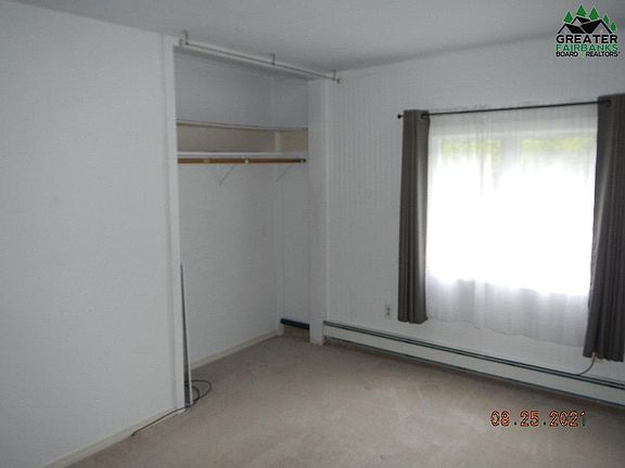 5th image of 678 Hempel St