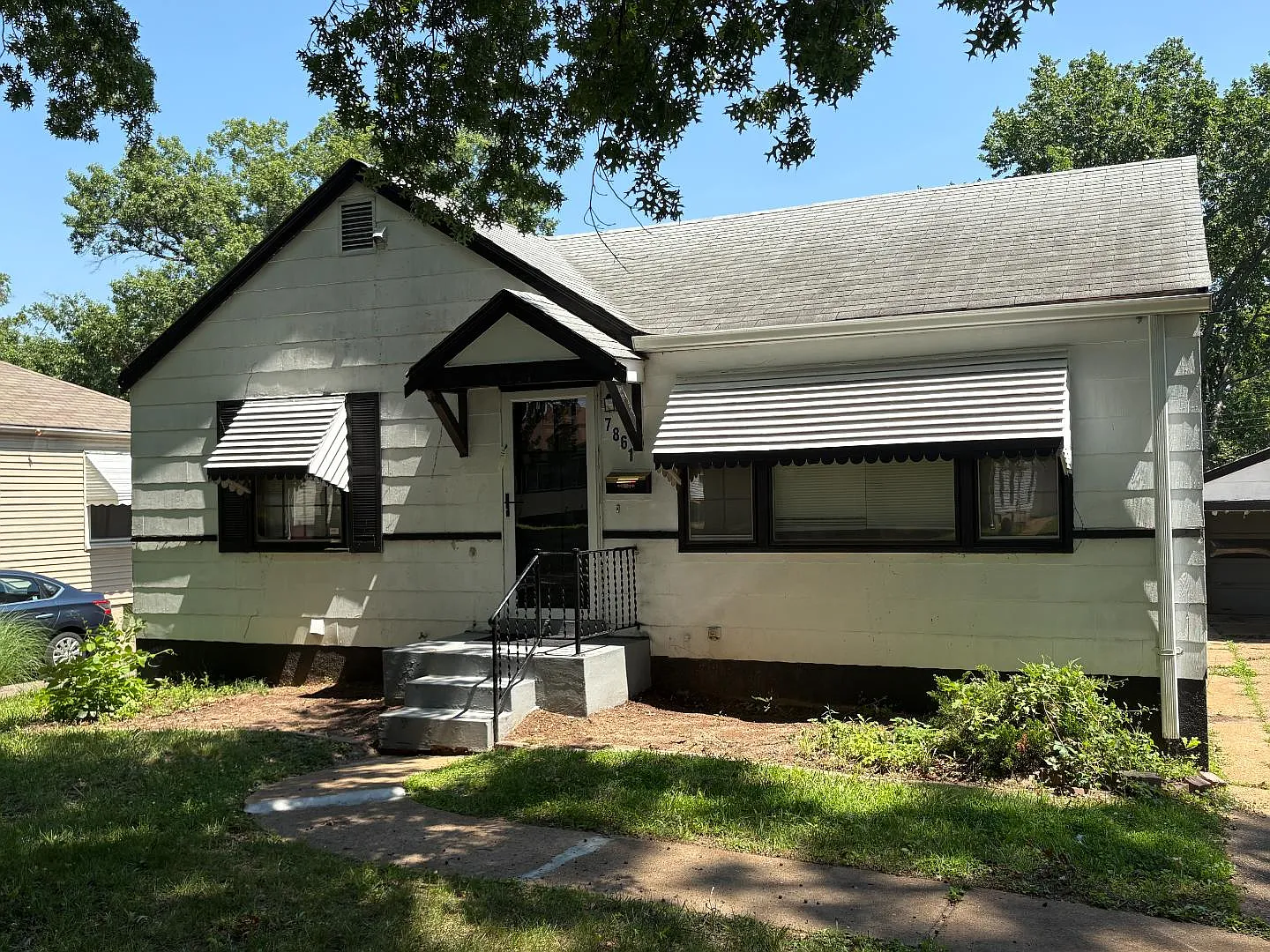 7861 Madison Dr — Photo 2