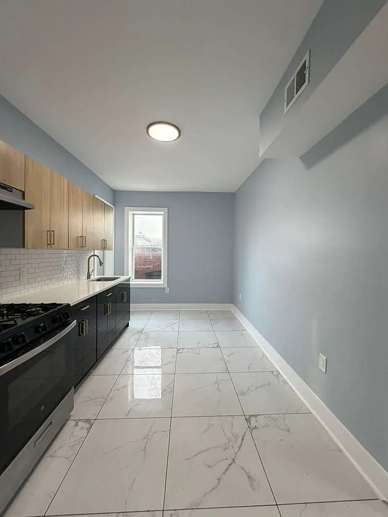 3 bed, $2,250 — Photo 1