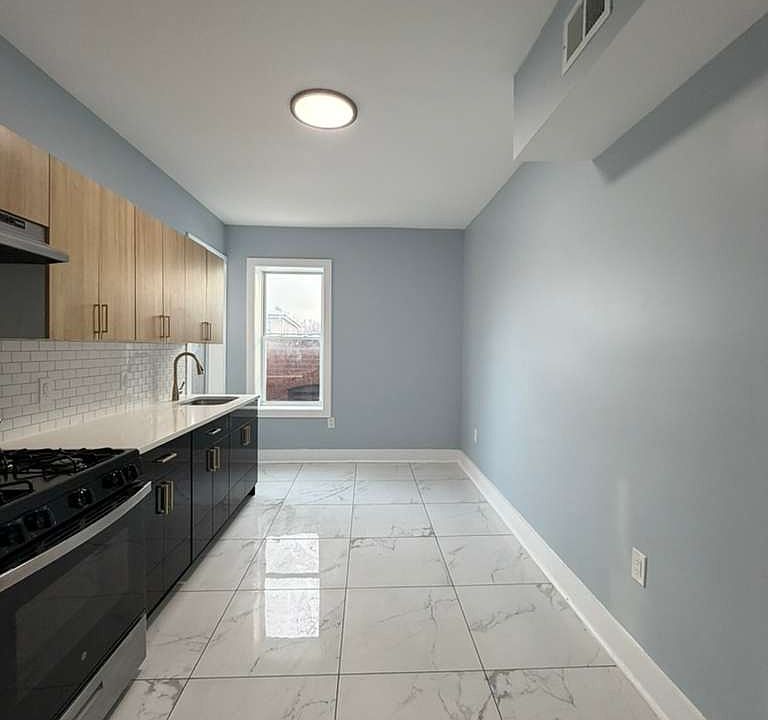 1st image of 190 N Park St #4