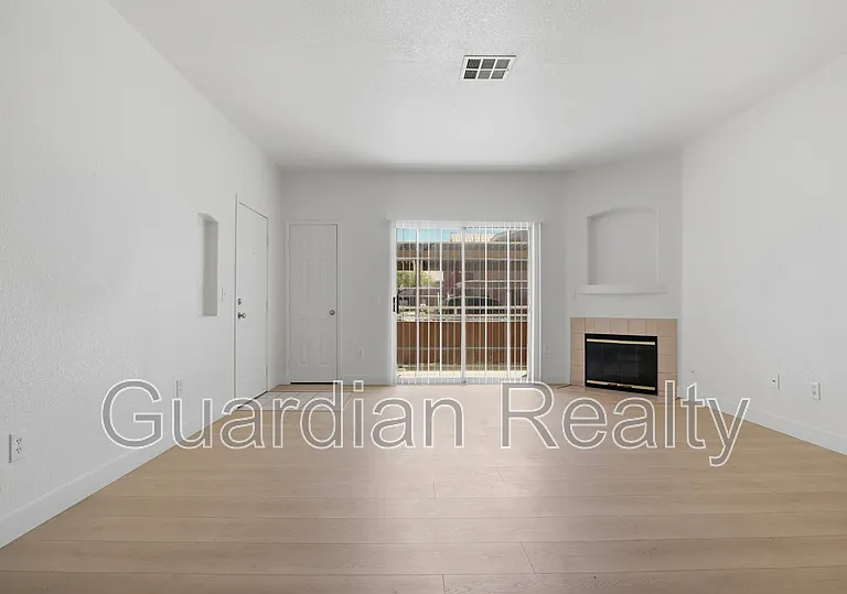 4730 E Craig Rd #1140 — Photo 6