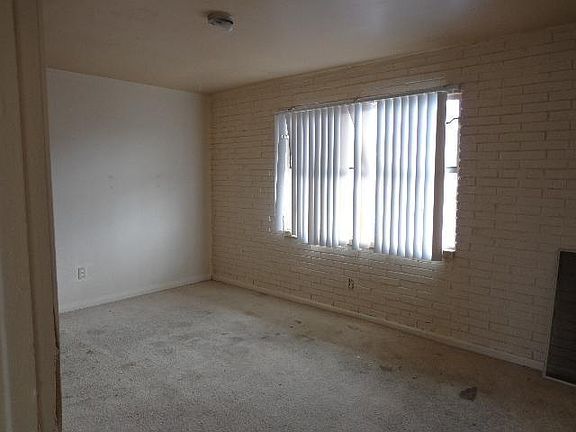 3rd image of 1012 Madeira Dr SE