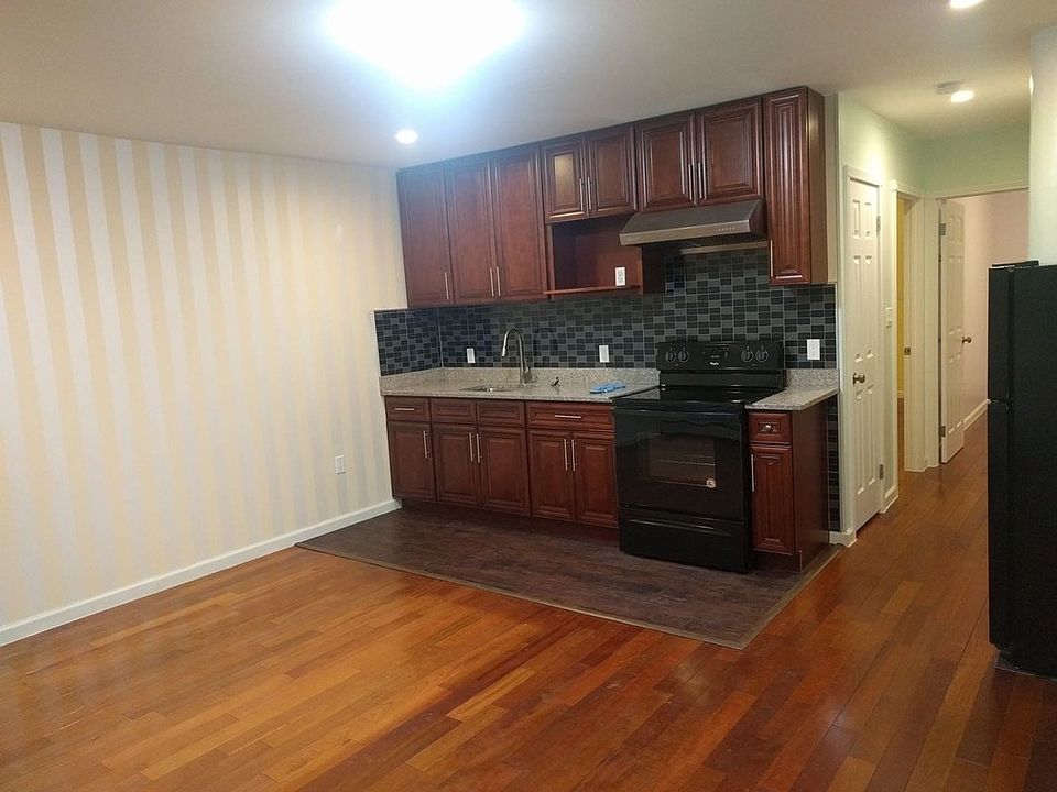 1st image of 79-21 Calamus Ave #1