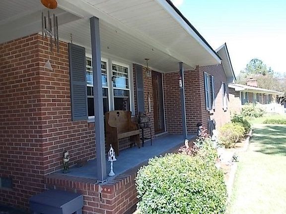 3rd image of 100 Laurie Dr