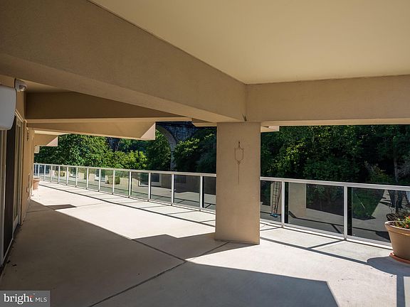 3rd image of 1702 N Park Dr APT 18