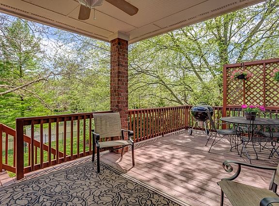 5th image of 210 Waterbury Cir