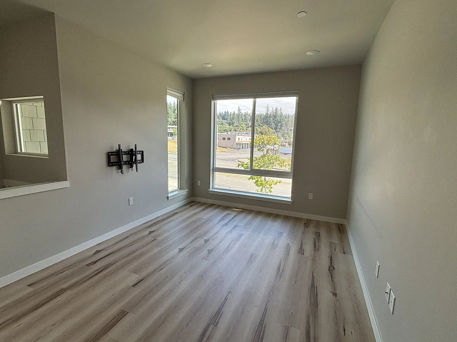3 bed, 1660 sqft, $2,795 — Photo 3