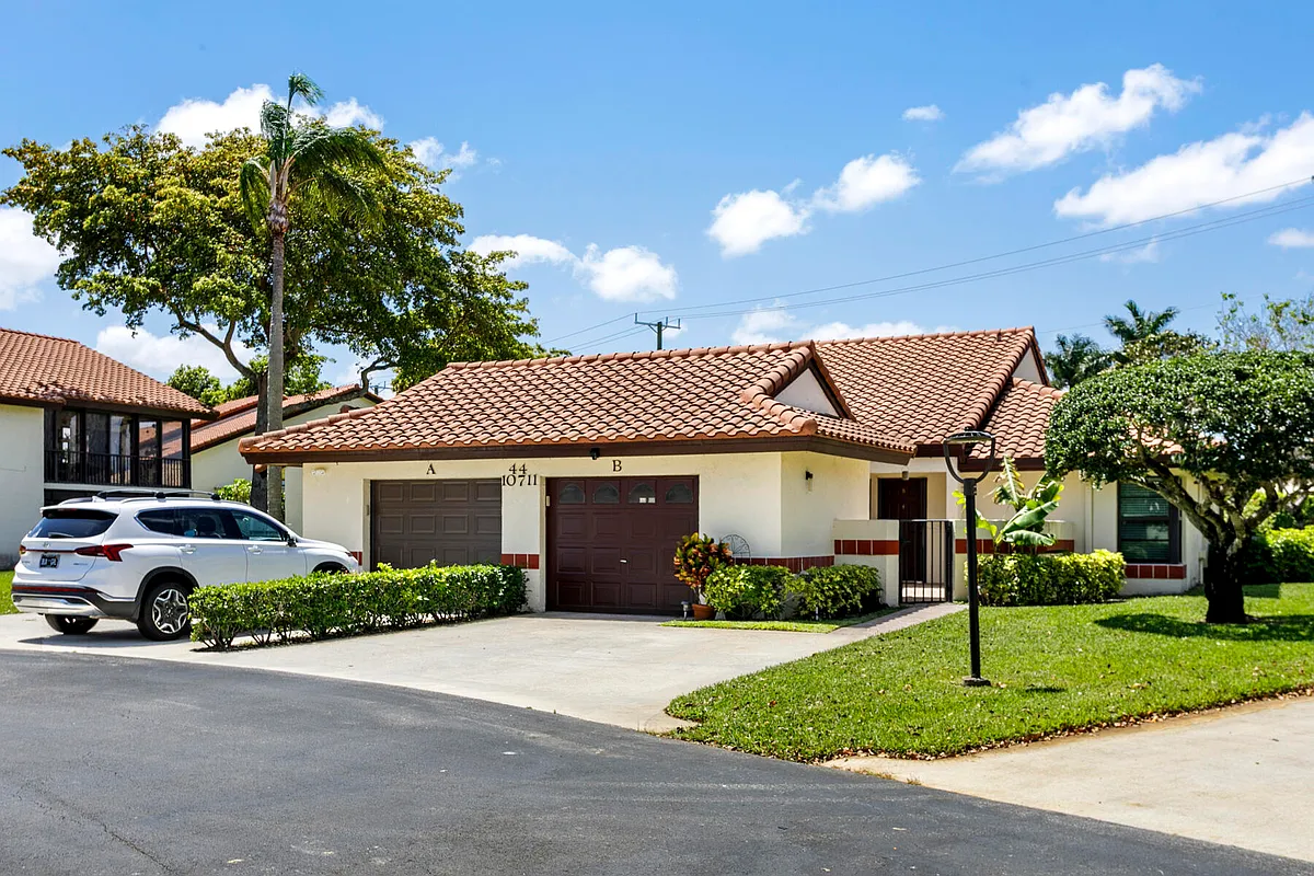 Building Photo - 10711 Palm Leaf Dr #B