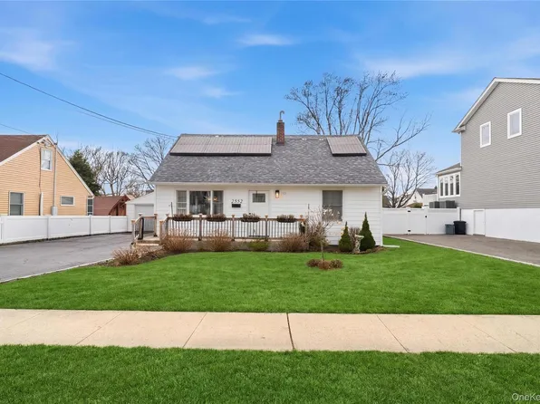 2552 Woodland Avenue, Wantagh, NY 11793