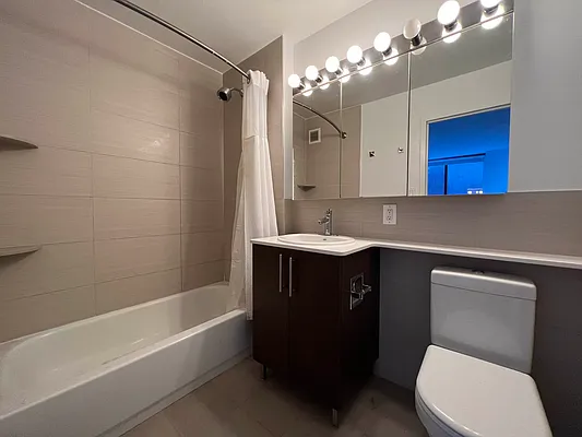 Rented by AZ REALTY NYC LLC | media 18