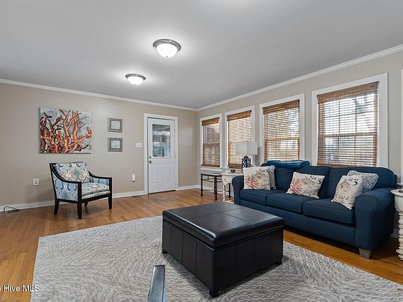 5th image of 115 Noyes Avenue