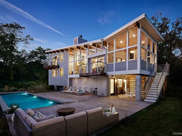 34 Old Neck Road S, Center Moriches, NY 11934