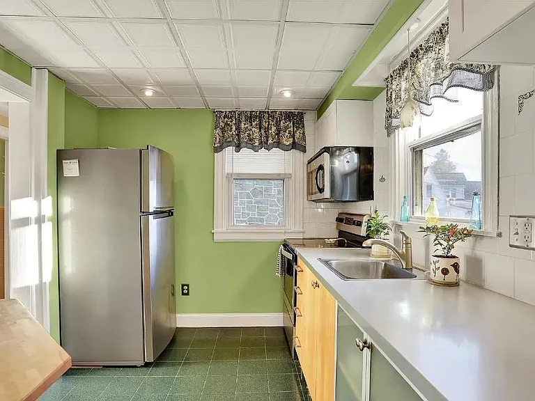 117 Center St — Photo 5