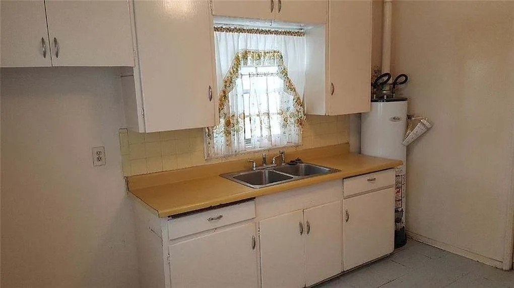 3 bed, 1296 sqft, $1,200 — Photo 1
